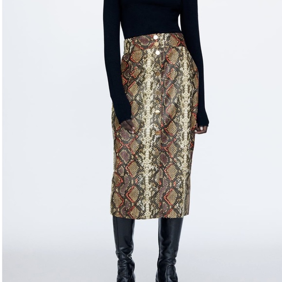 Zara faux leather animal print skirt - Picture 2 of 6
